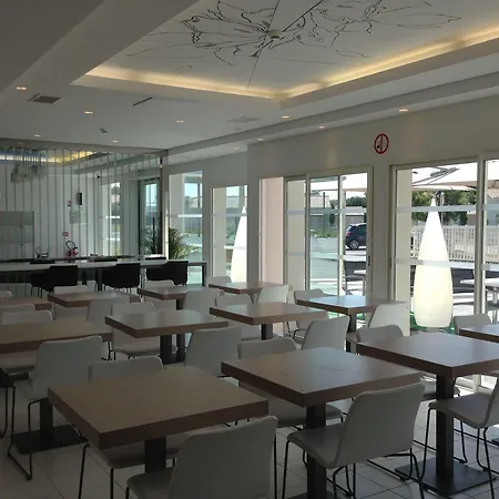 Hotel Gardenia Bordeaux Est 3*