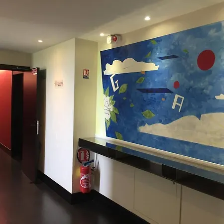 Gardenia Bordeaux Est Otel